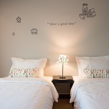 Bed & Body Hostel Банкок Екстериор снимка