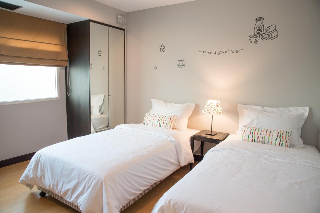 Bed & Body Hostel Банкок Екстериор снимка