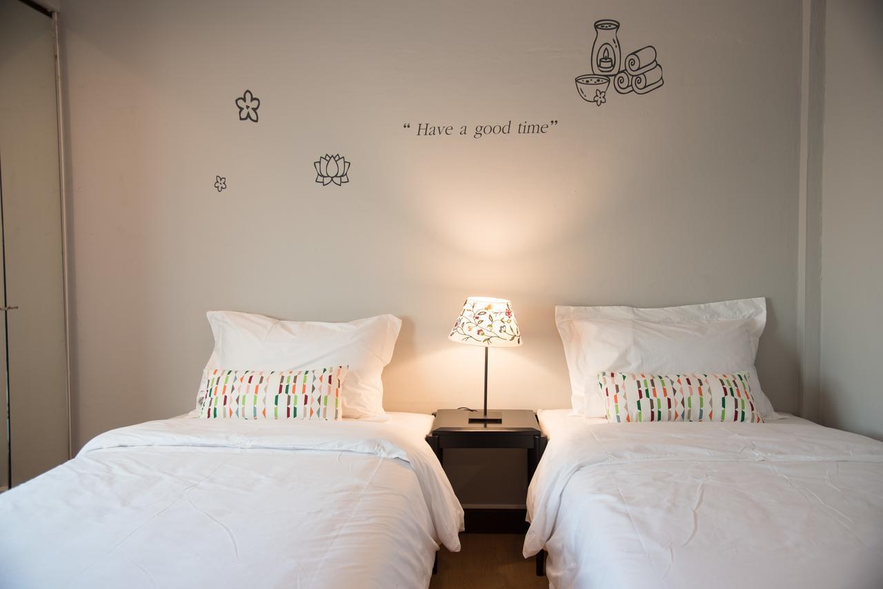 Bed & Body Hostel Банкок Екстериор снимка