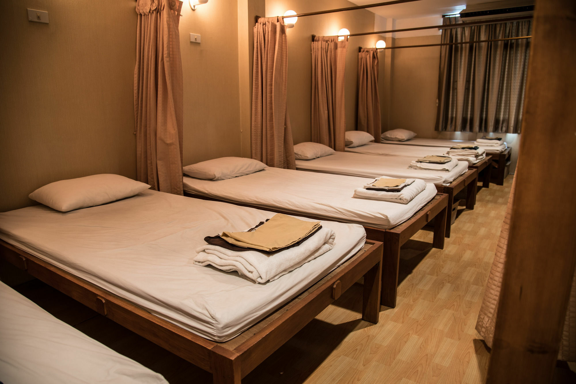 Bed & Body Hostel Банкок Екстериор снимка