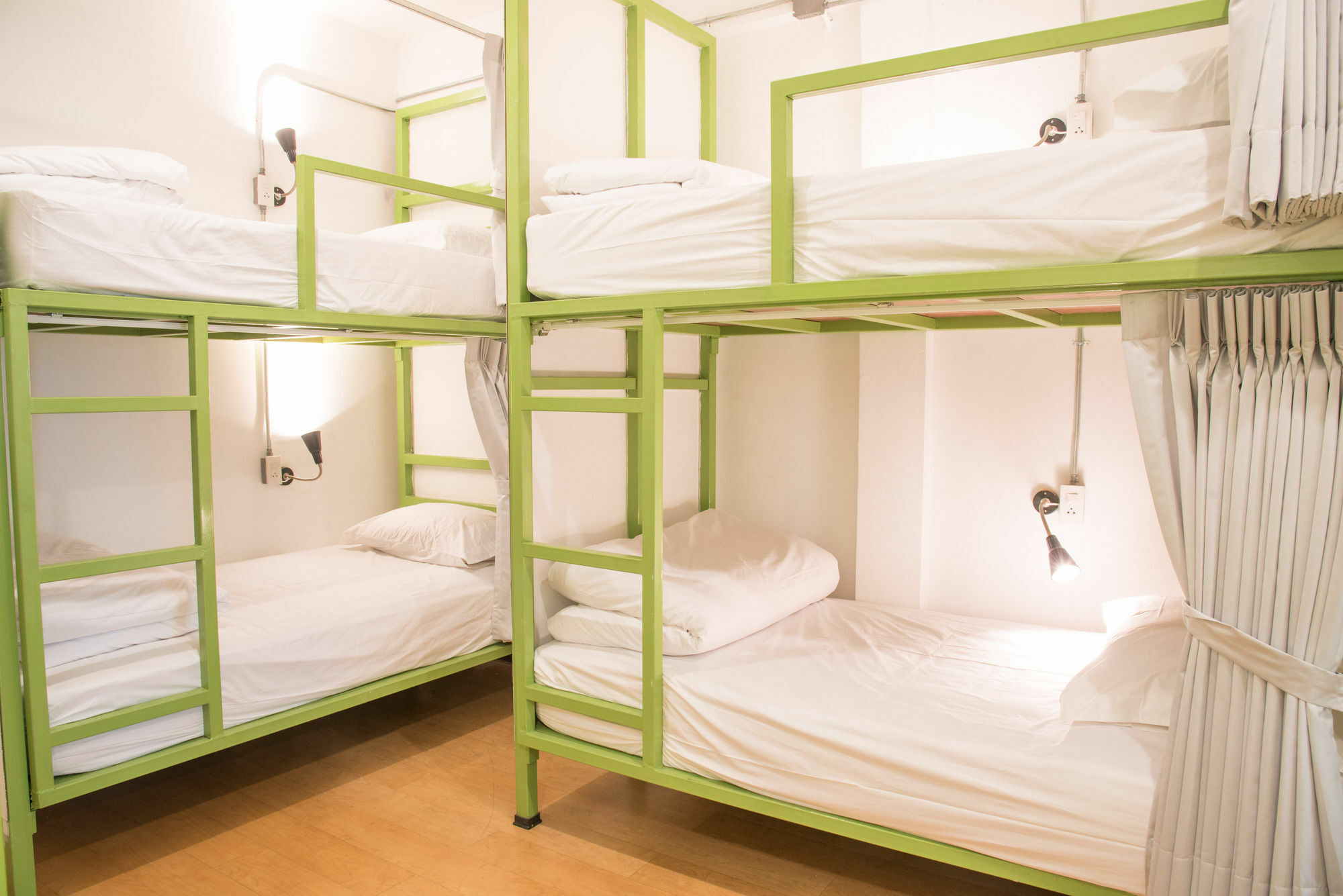 Bed & Body Hostel Банкок Екстериор снимка