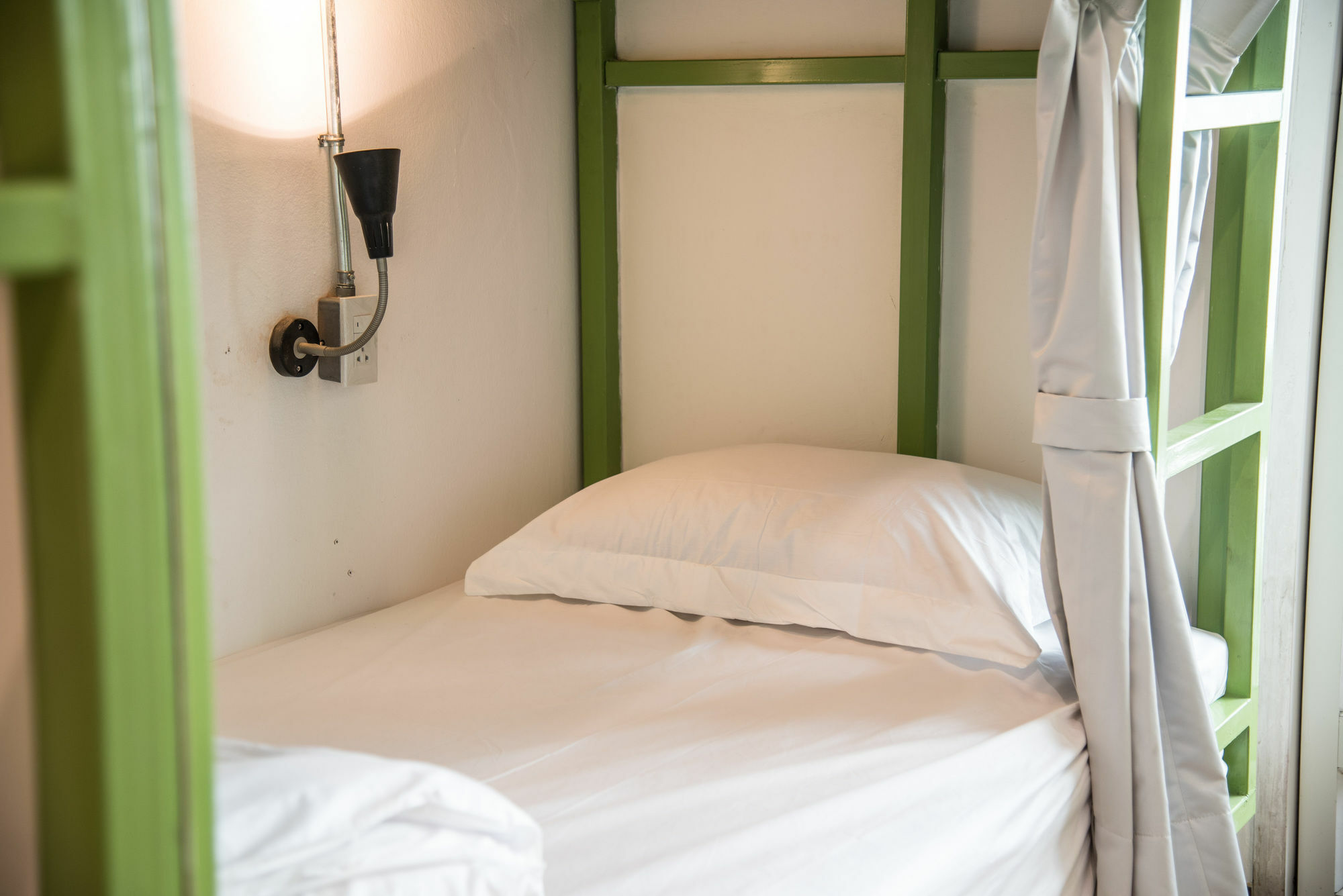 Bed & Body Hostel Банкок Екстериор снимка