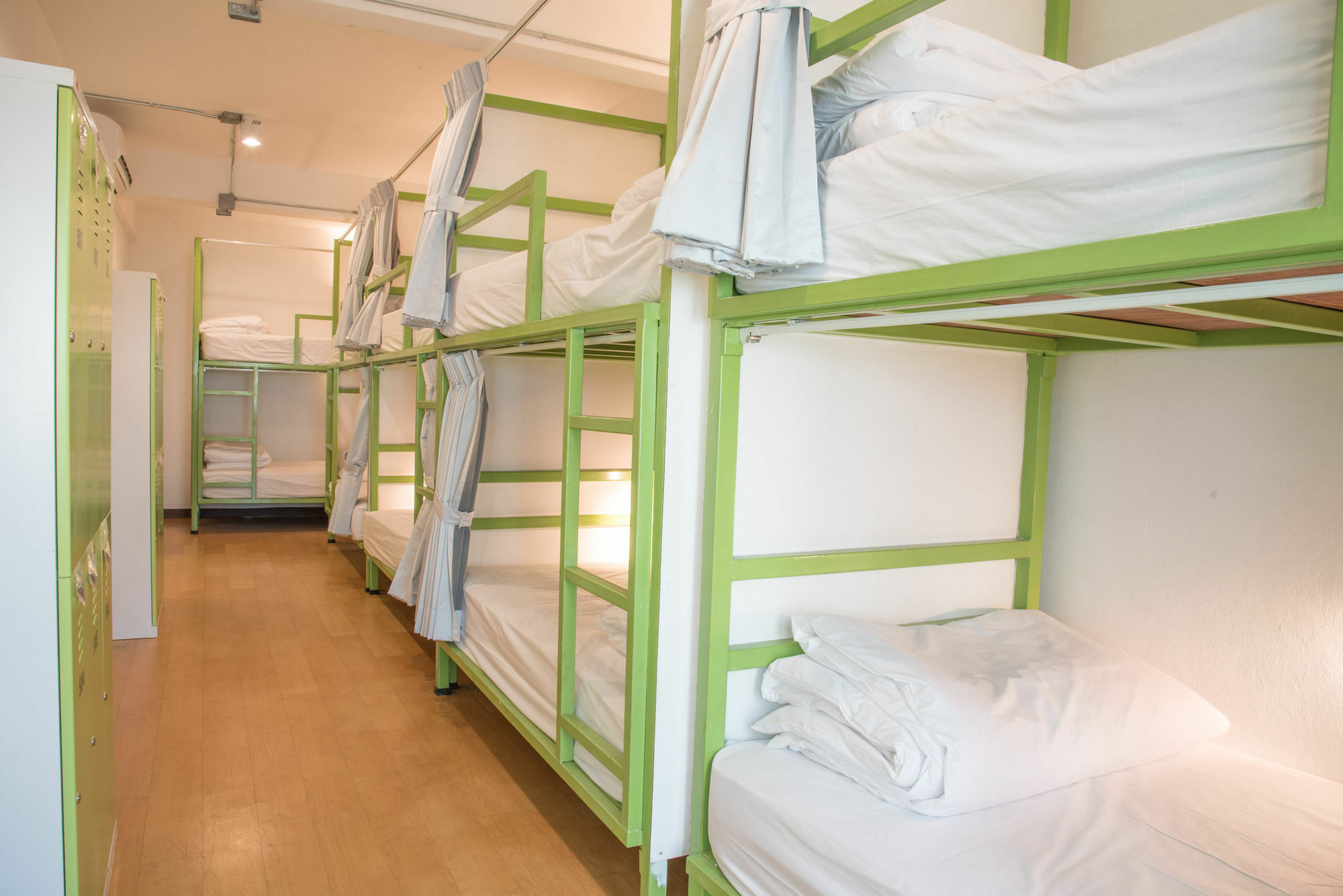 Bed & Body Hostel Банкок Екстериор снимка